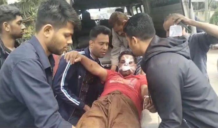 ‘বোমা উদ্ধারকালে বিস্ফোরণ, ২ পুলিশ আহত’